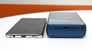 Este teléfono tiene una batería de 18.000 mAh, pero si se te cae en la cara te rompe la nariz